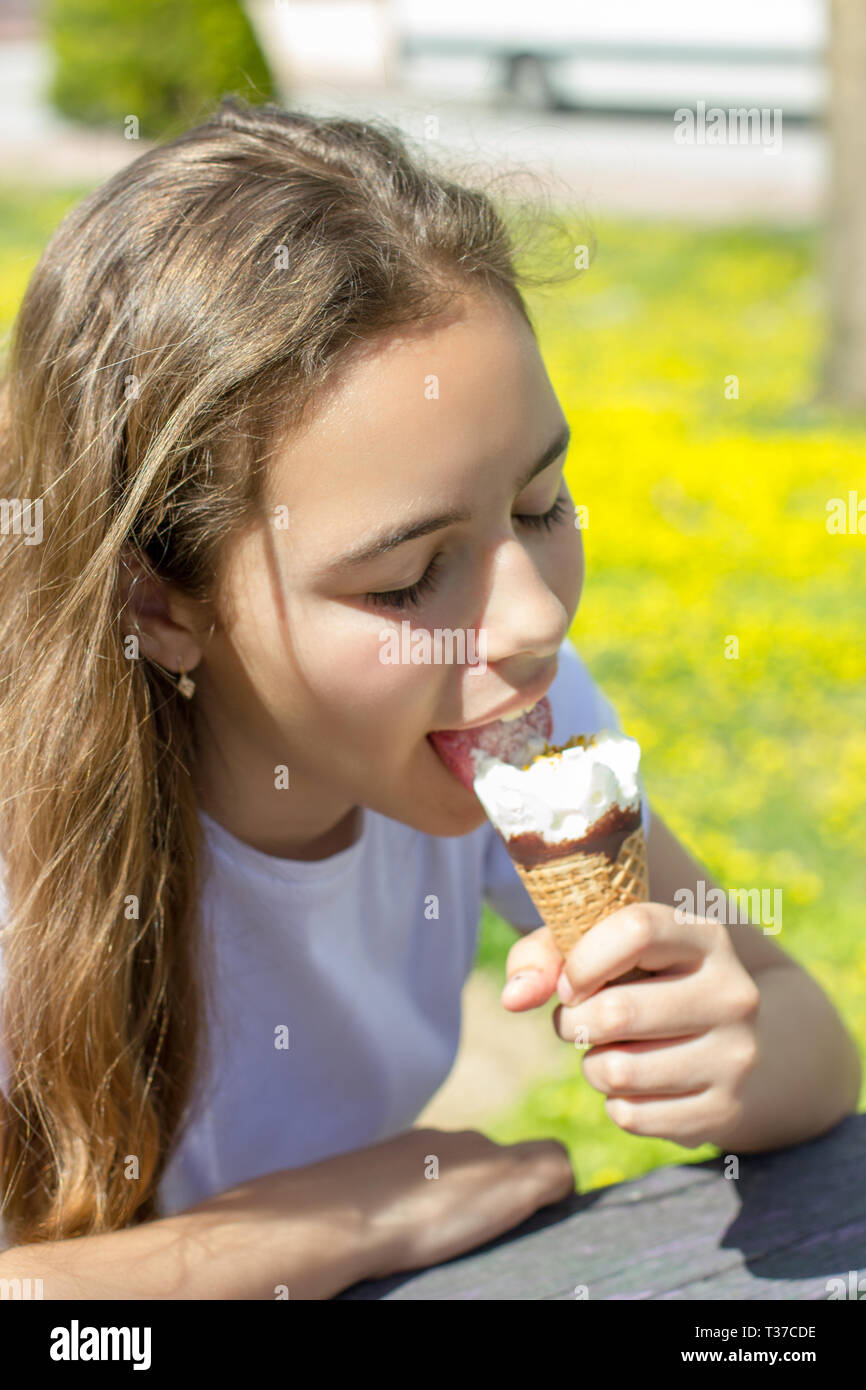 Eating Teen Pussy