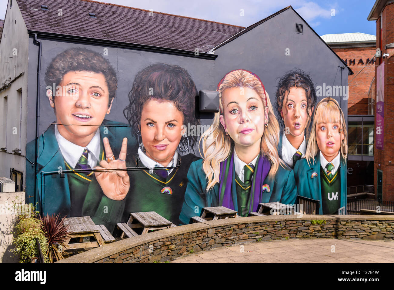 Mural featuring the main characters from the Channel 4 television series 'Derry Girls' on the wall of the Badger Pub, Derry, Londonderry, Northern Ire Stock Photo