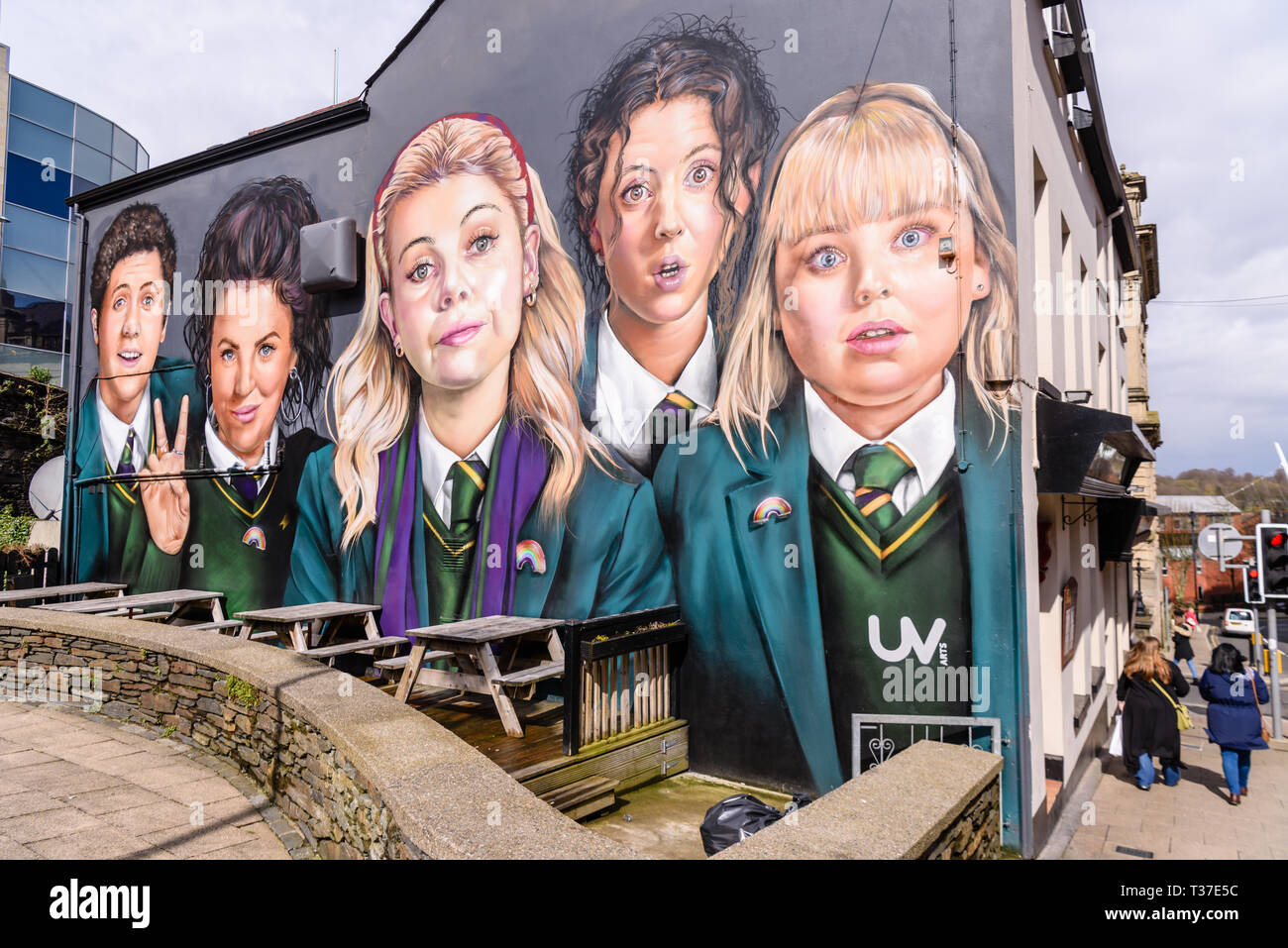 Mural featuring the main characters from the Channel 4 television series 'Derry Girls' on the wall of the Badger Pub, Derry, Londonderry, Northern Ire Stock Photo