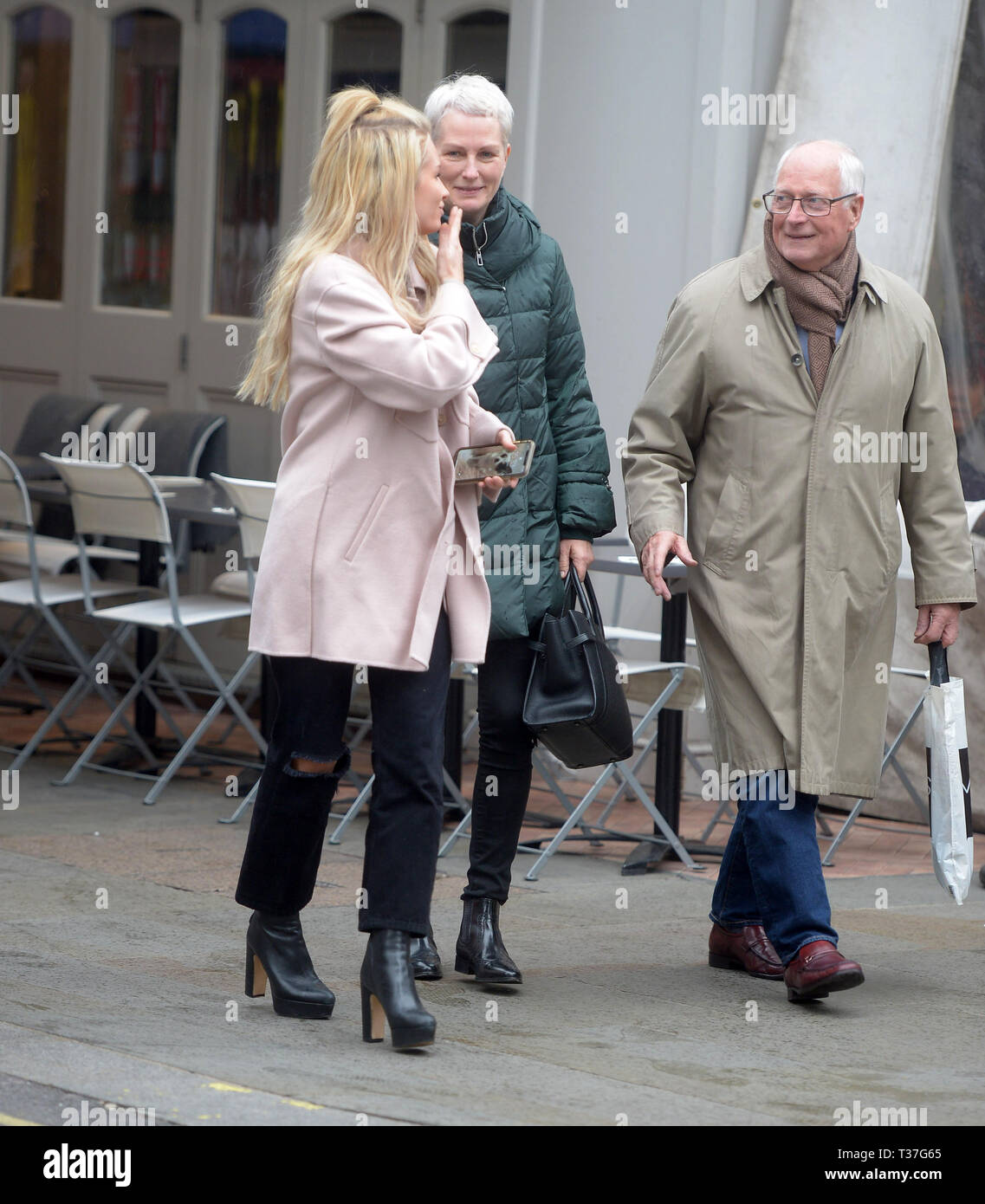 Lottie Moss at Harry's Bar, James Street enjoying lunch with Parents