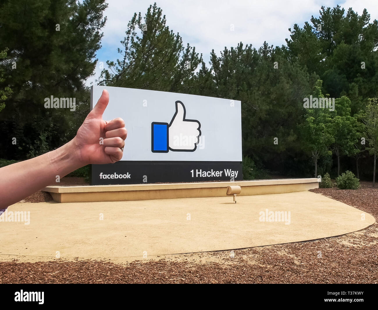 Facebook headquarters california hi-res stock photography and images ...