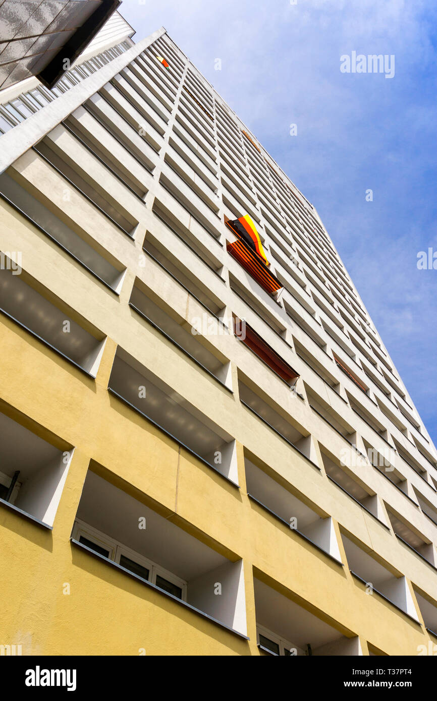 Multi Family Home Apartment Building Stock Photo Alamy