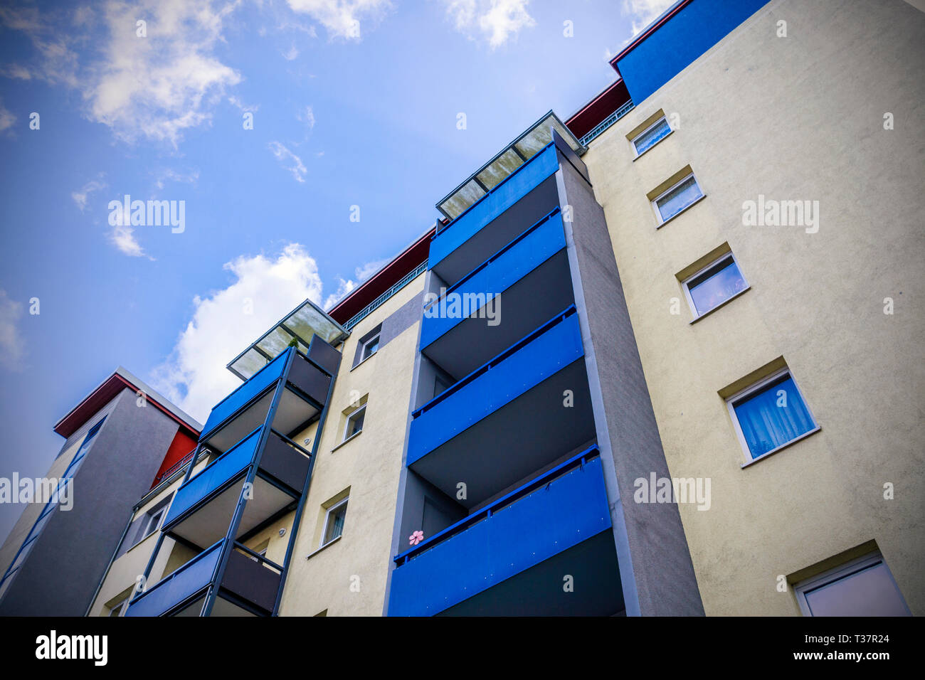 Multi Family Home Apartment Building Stock Photo Alamy multi-family-home-apartment-building-stock-photo-alamy