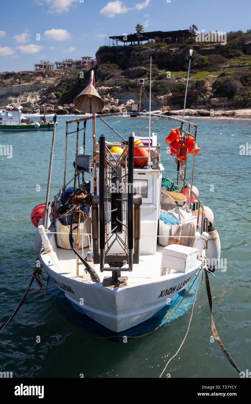 https://c8.alamy.com/comp/T37YCY/fishing-boat-net-winch-cyprus-T37YCY.jpg