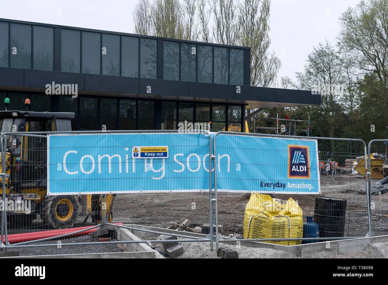 Construction of a new Aldi supermarket on the outskirts of Chester city centre, Cheshire, UK Stock Photo