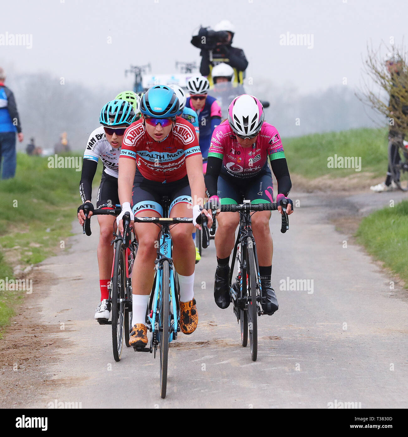 Oudenaarde, Belgium. 07th Apr, 2019. cycling, Ronde van Vlaanderen dames,  leading group among the ladies in