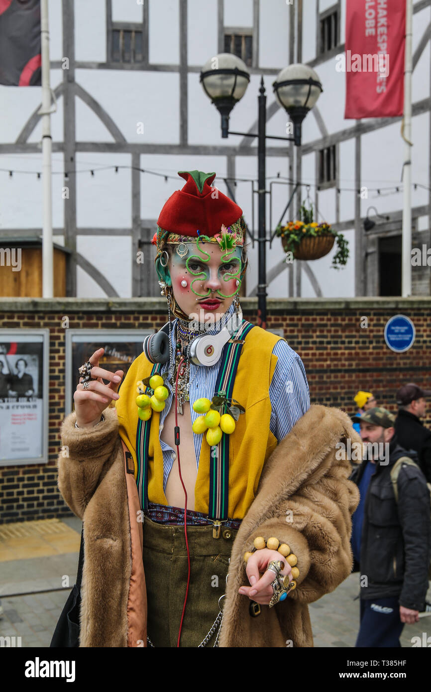 London, UK. 7th Apr 2019. The fifht London Hat Walk took place today with people wearing all kinds of extravagant and normal hats ,they walked form the tate Fallery to London Bridge Credit: Paul Quezada-Neiman/Alamy Live News Stock Photo