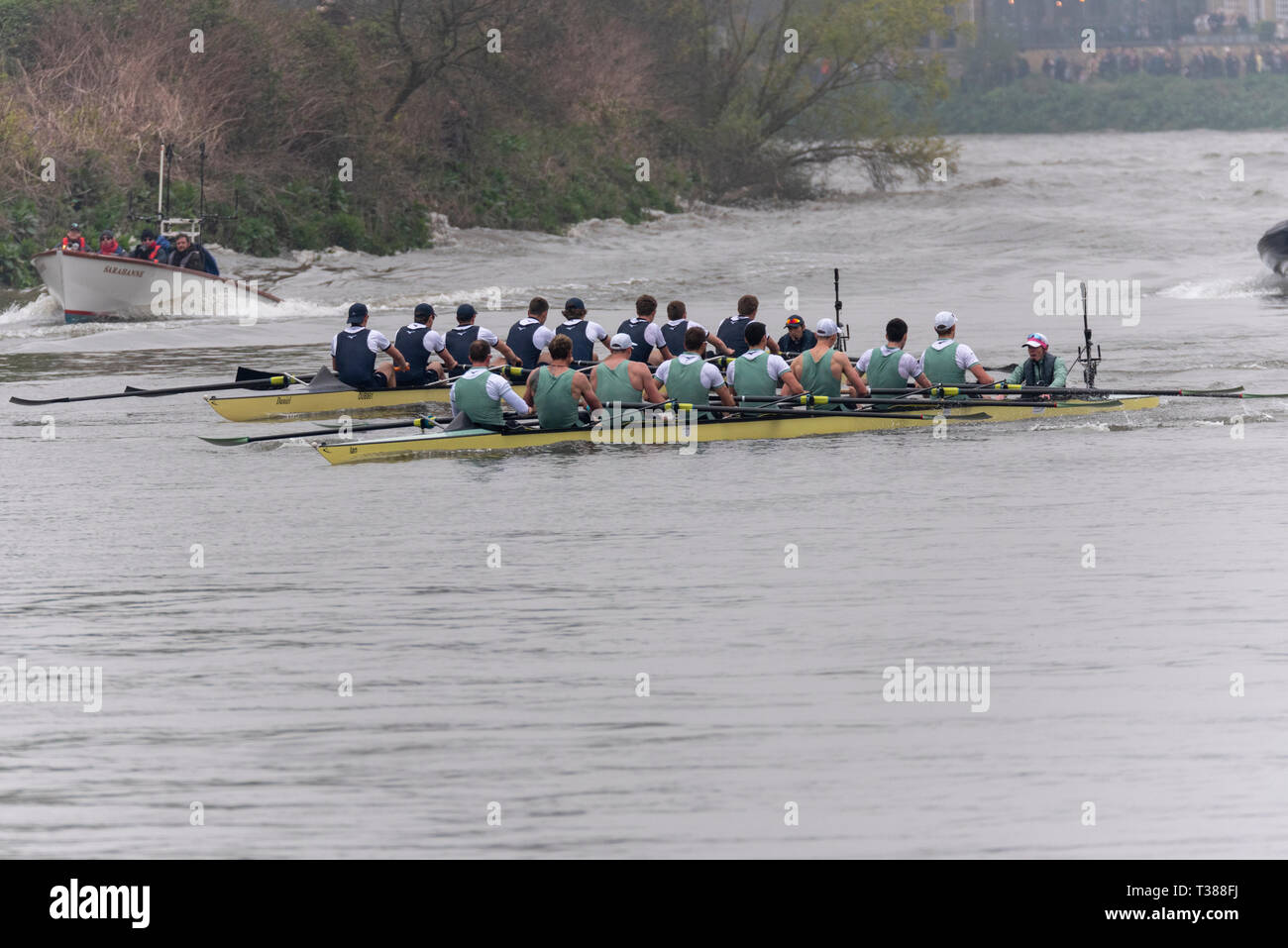 Oxford v Cambridge at the 2019 University Boat Race racing towards the