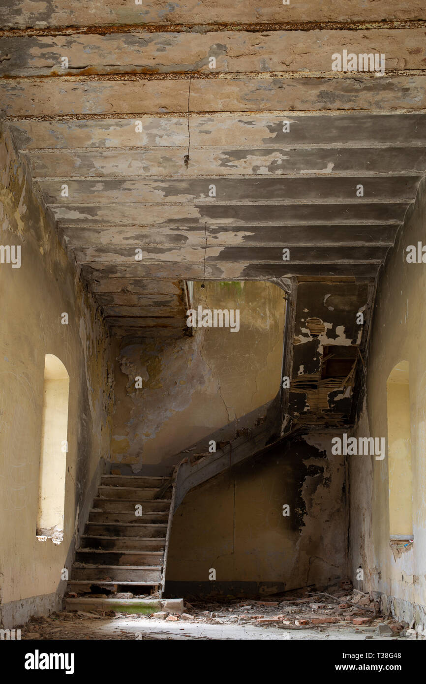 Inside an abandoned old house Stock Photo - Alamy