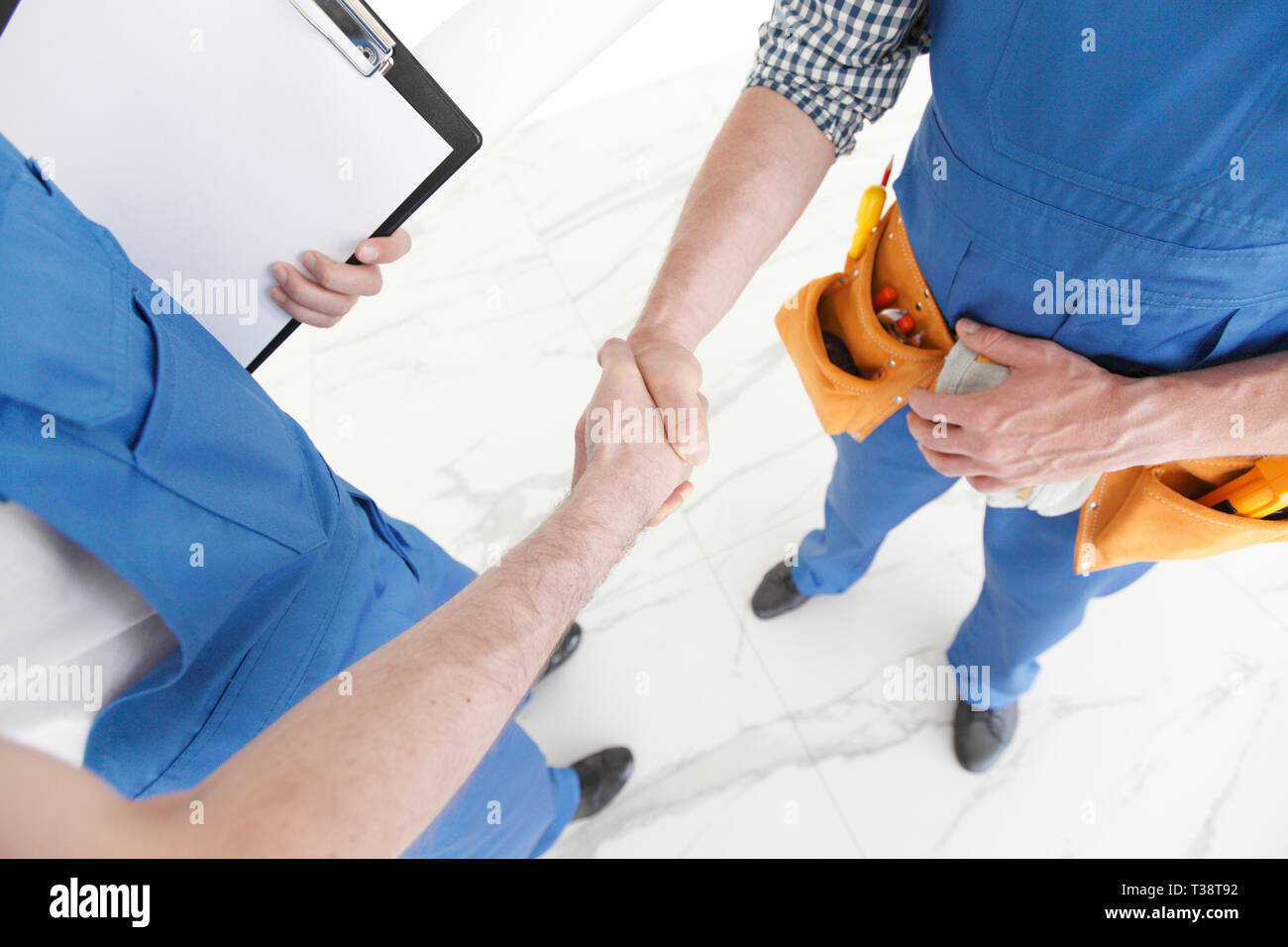 Two construction workers shaking hands, deal is finished concept Stock Photo