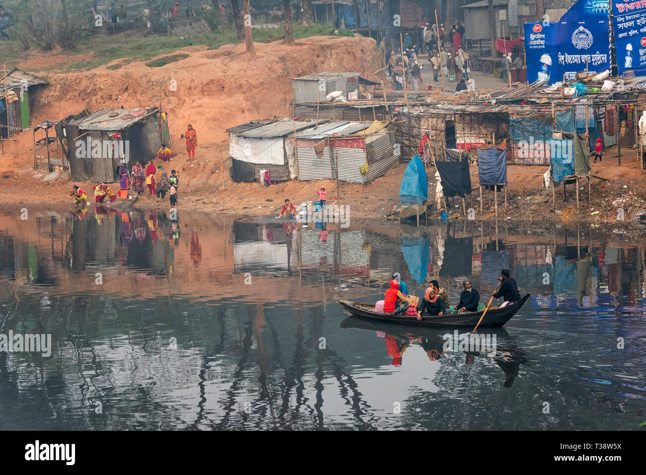 Rowing boat on River Turag, Dhaka, Bangladesh Stock Photo