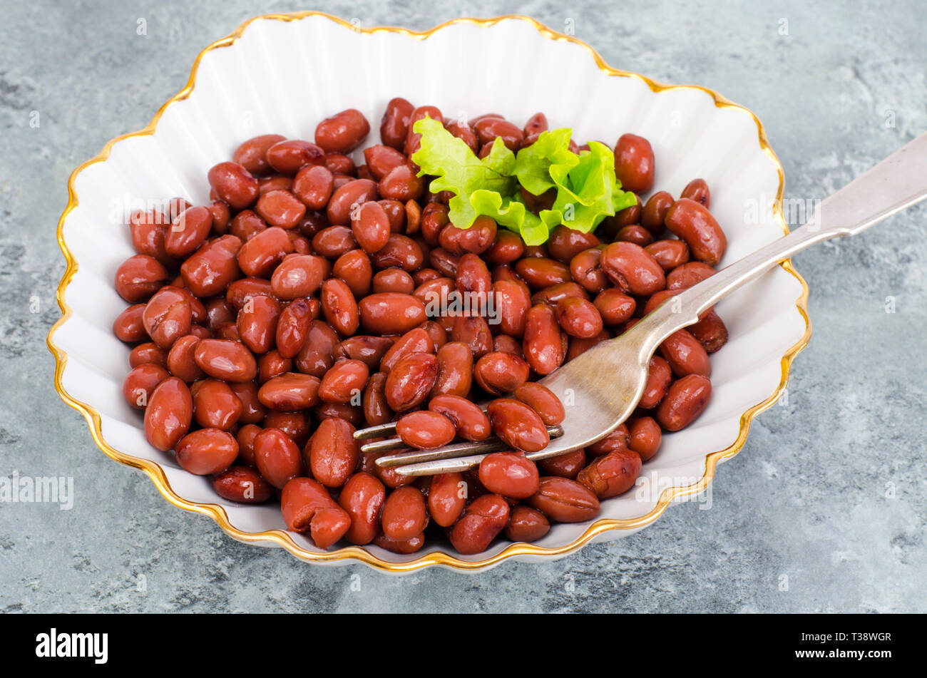 Download Red Kidney Beans In Can High Resolution Stock Photography And Images Alamy Yellowimages Mockups