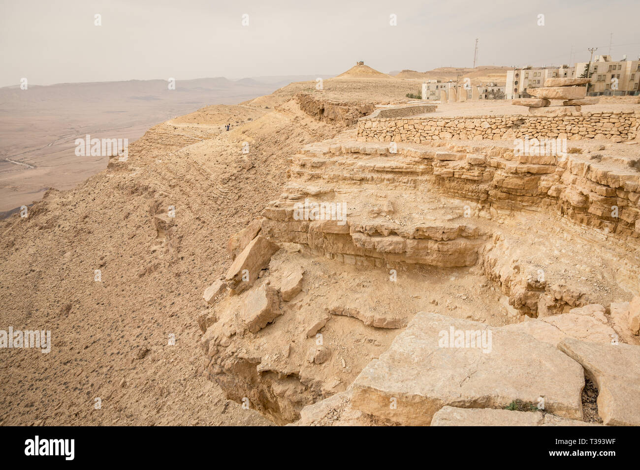 Ramon Edge The edge of Ramon Crater in Negev Desert in Mitzpe Ramon, Israel Stock ...