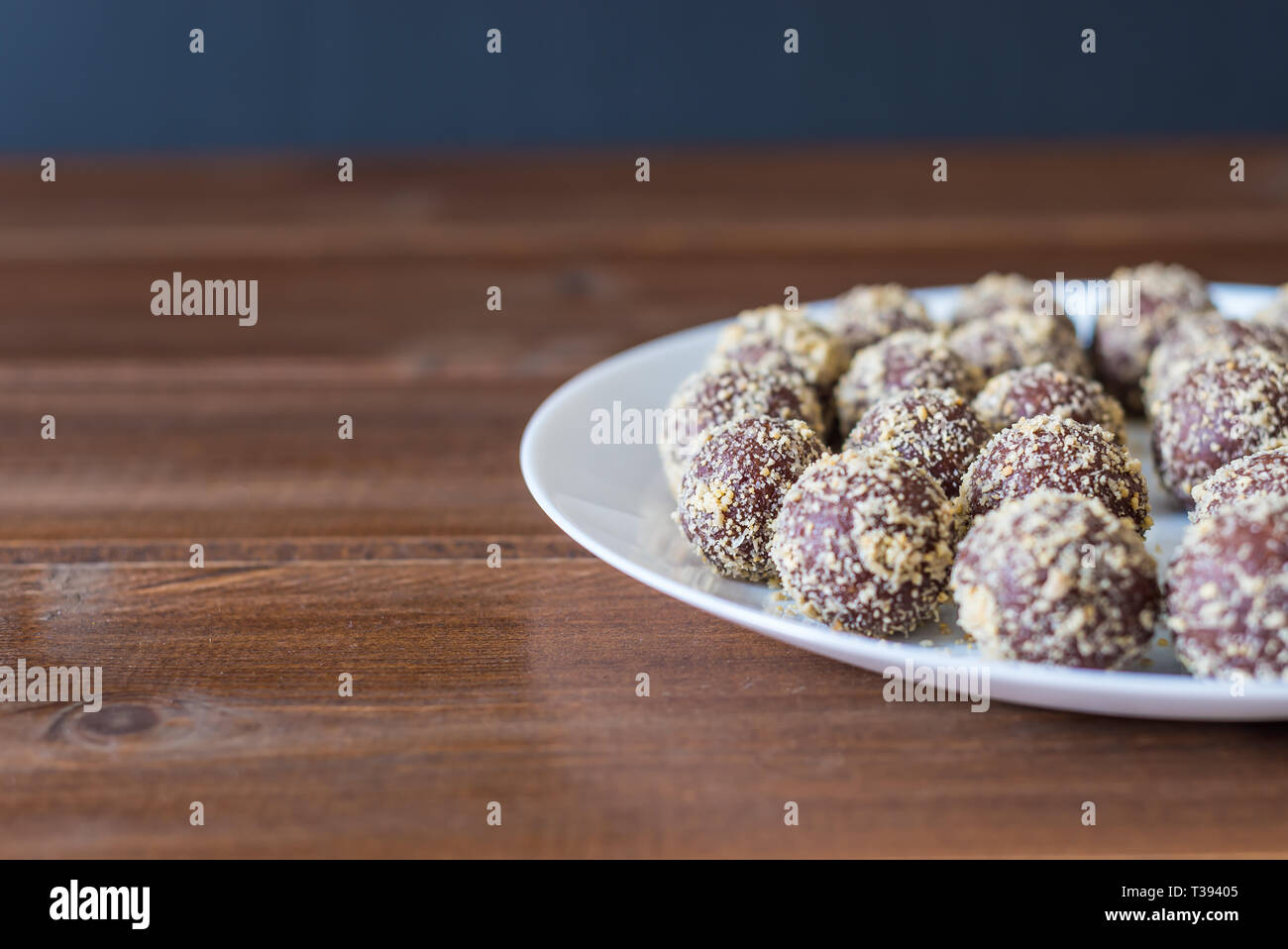 Dates and oatmeal energy balls or bites no cook Stock Photo Alamy