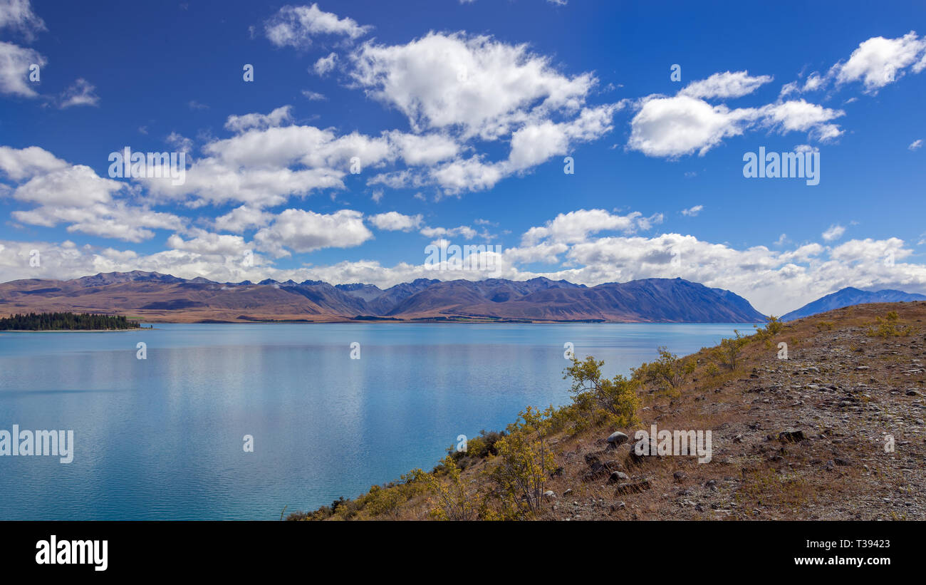 Scenic view of colourful Lake Tekapo Stock Photo - Alamy