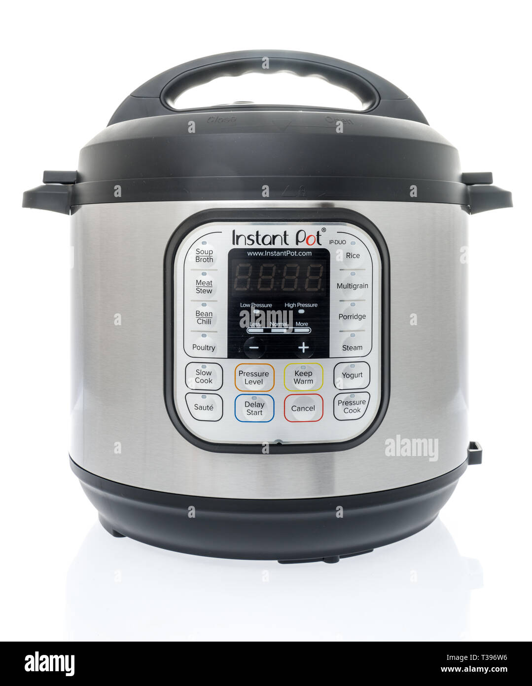 https://c8.alamy.com/comp/T396W6/winneconne-wi-7-april-2019-an-instant-pot-cooking-appliance-on-an-isolated-background-T396W6.jpg