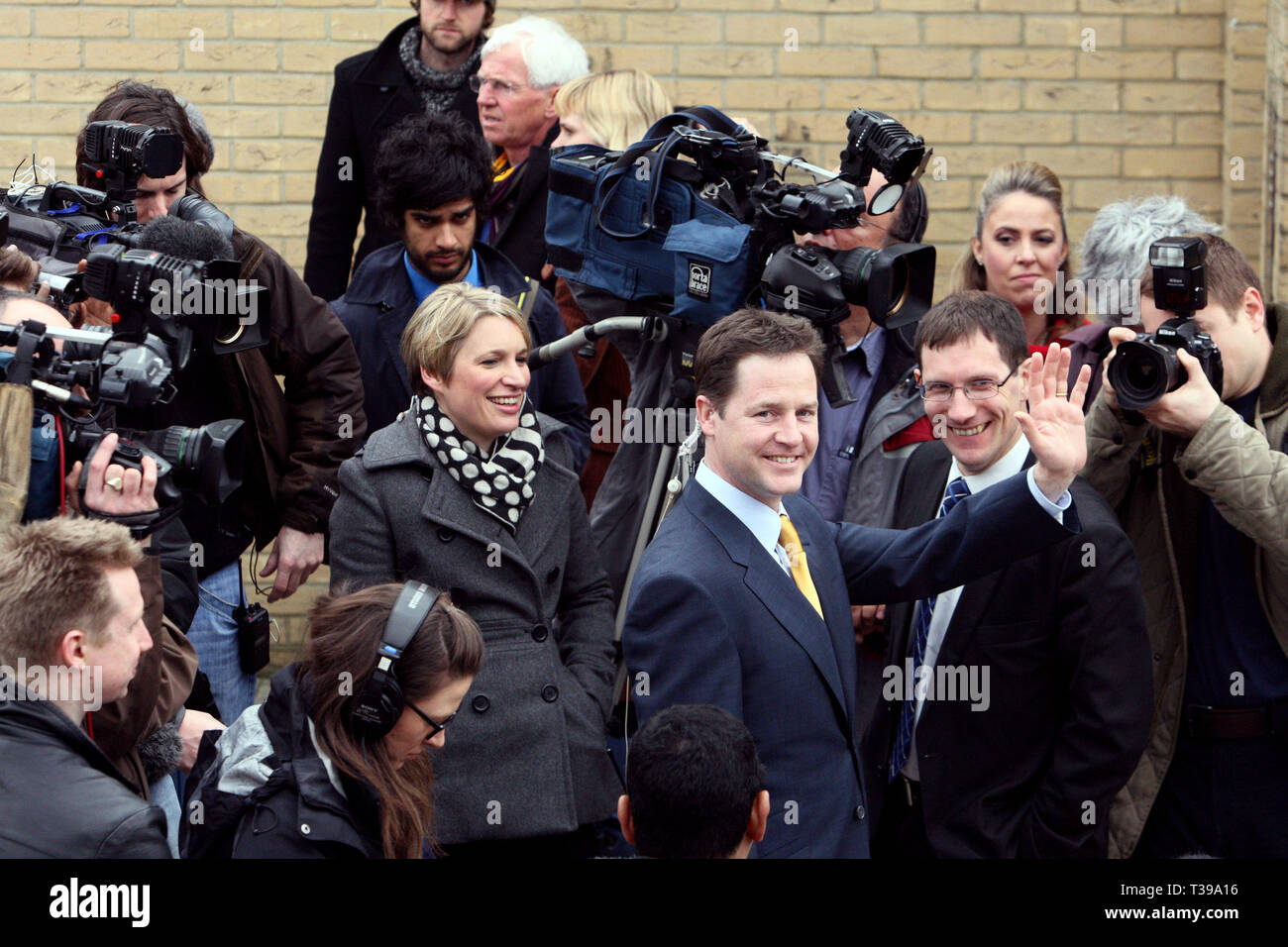 Liberal Democrat leader Nick Clegg arrives. 2010 General Election. Finchley, North London. 5.4.10 Stock Photo