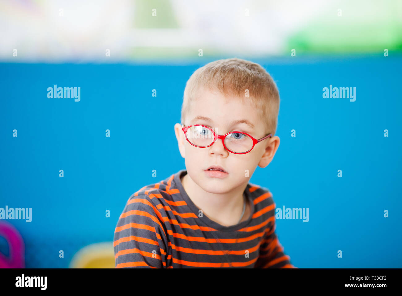 Surprised five years old boy wearing glasses Stock Photo Alamy