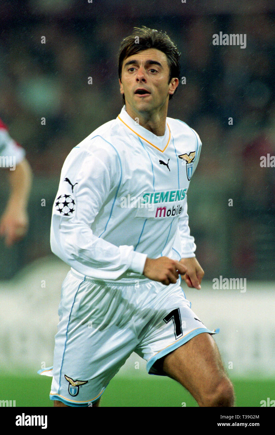 Philips Stadium Eindhoven, Netherlands 26.9.2001, UEFA Champions League  season 2001/02 first group stage, PSV Eindhoven (PSV, red)) vs Lazio Rom  (LZR,white) 1:0 --- Claudio LOPEZ (LZR Stock Photo - Alamy