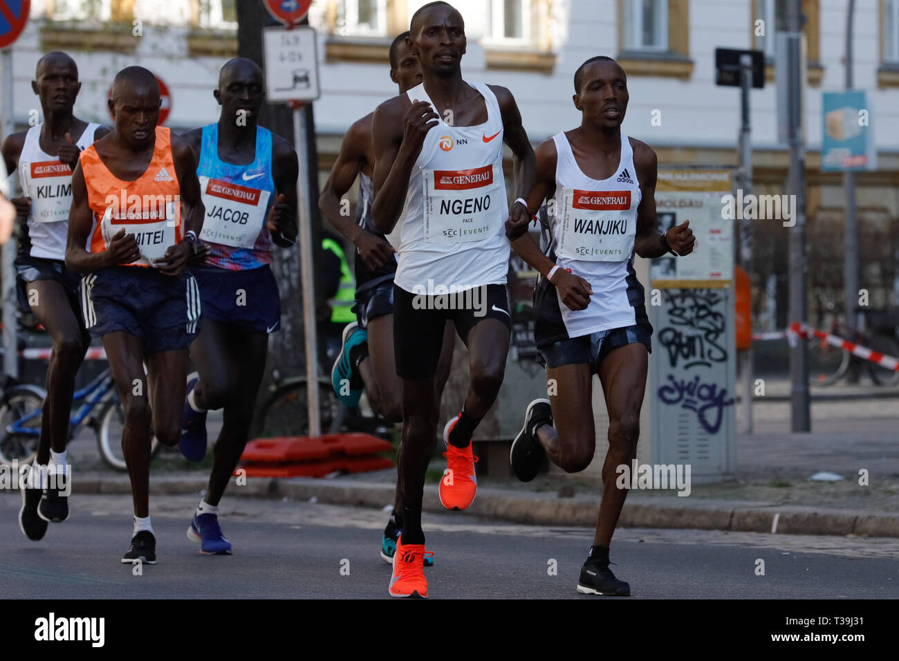 Berlin, Berlin / Germany, April 7, 2019. Half Marathon Berlin. William  Wanjiku, the later winner, and other members of the top group Stock Photo -  Alamy