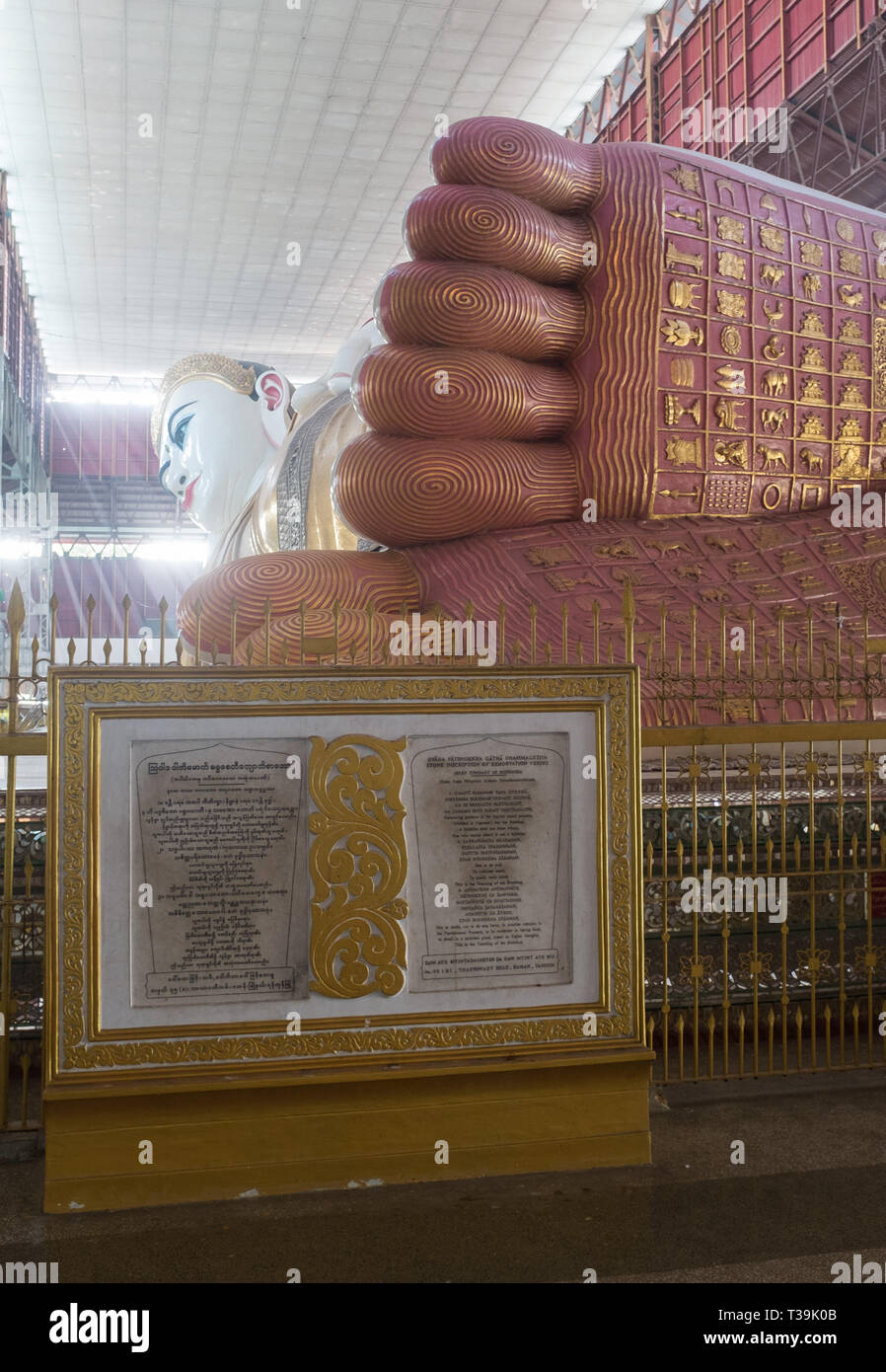 Chauk Htat Gyi Pagoda Temple of the 65 meter long Reclining Buddha