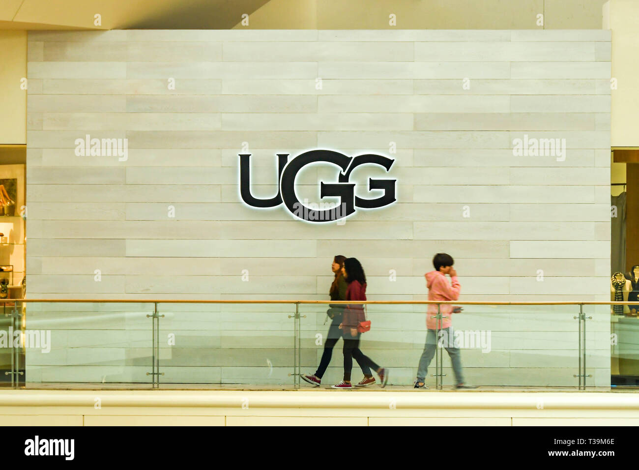 Ugg logo hi-res stock photography and images - Alamy