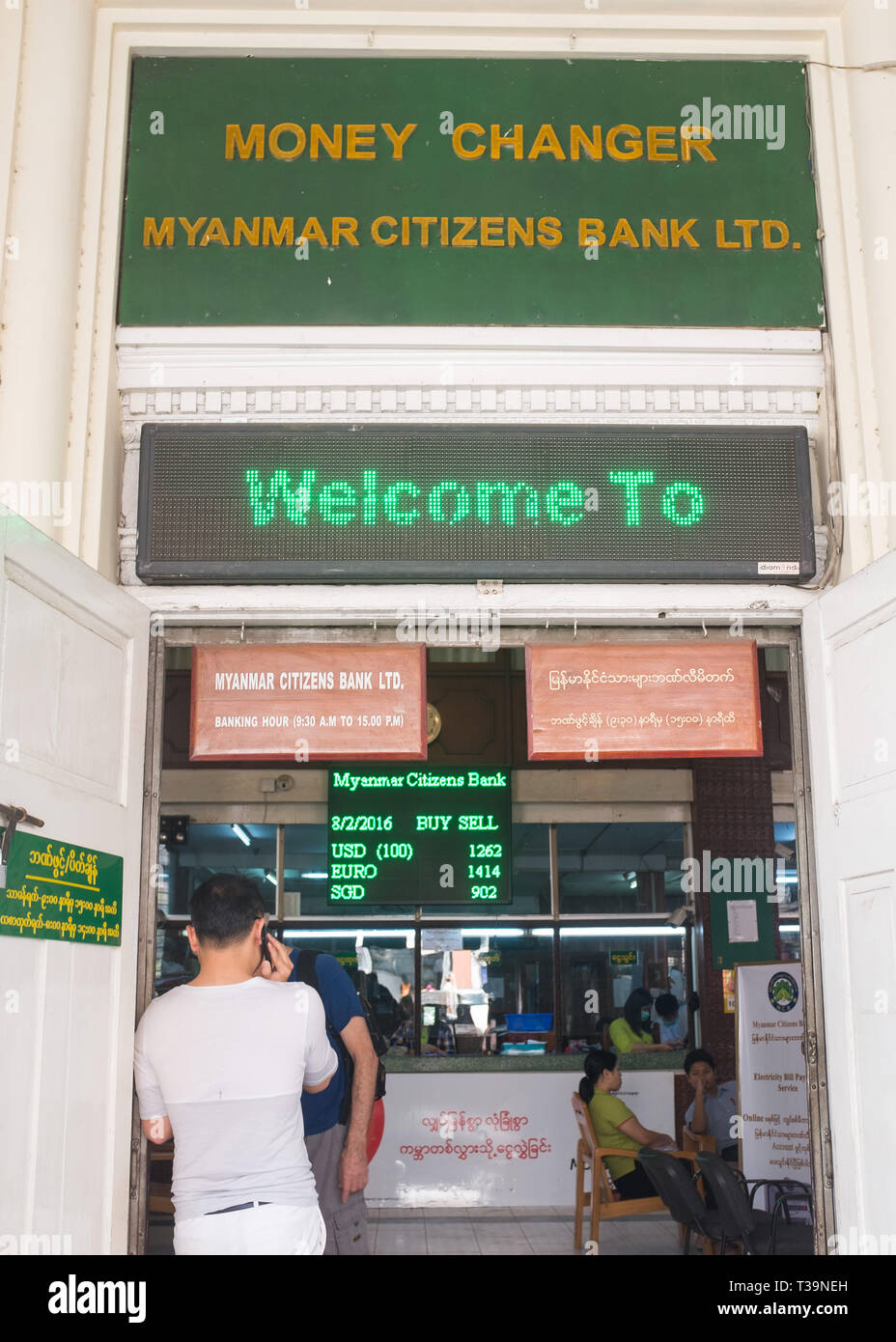 Bank counter hires stock photography and images Alamy