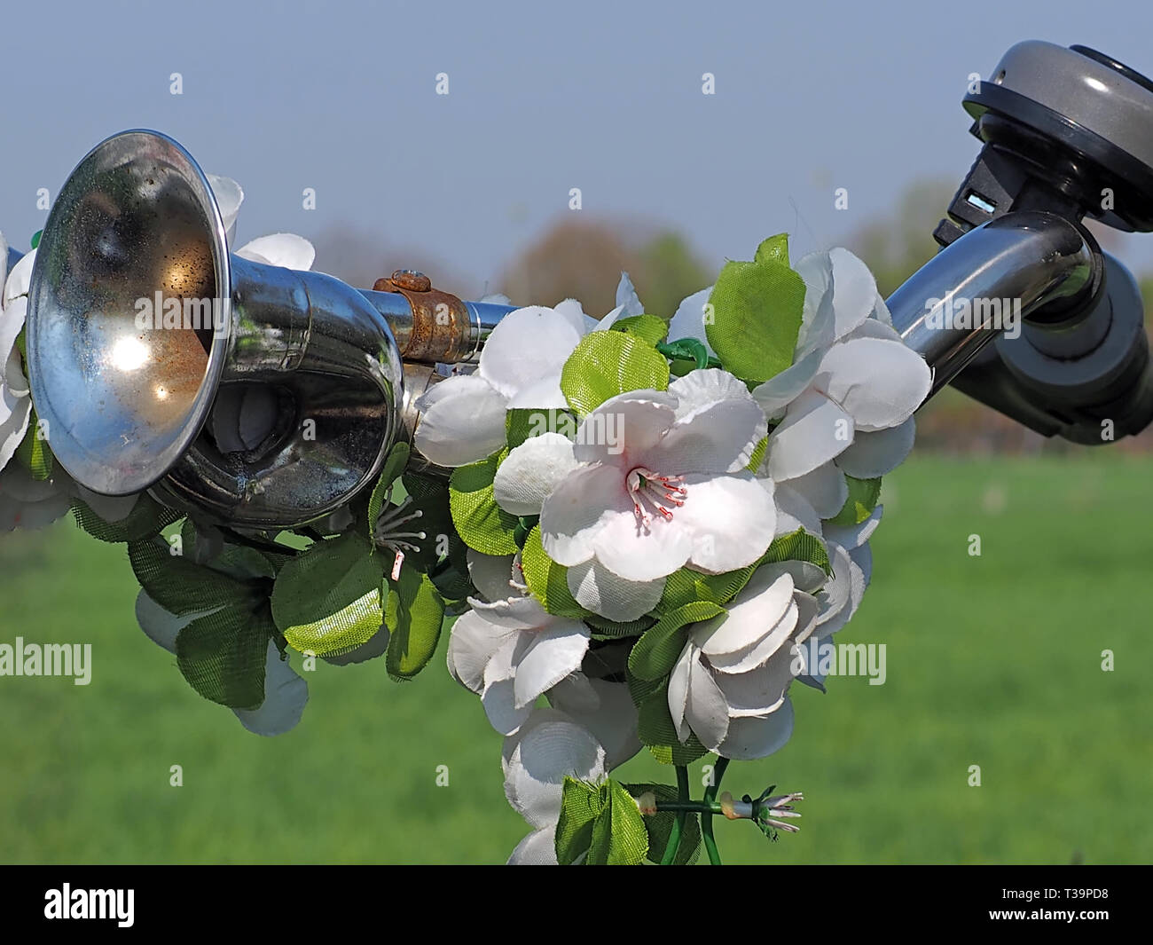 Old red bicycle horn hires stock photography and images Alamy