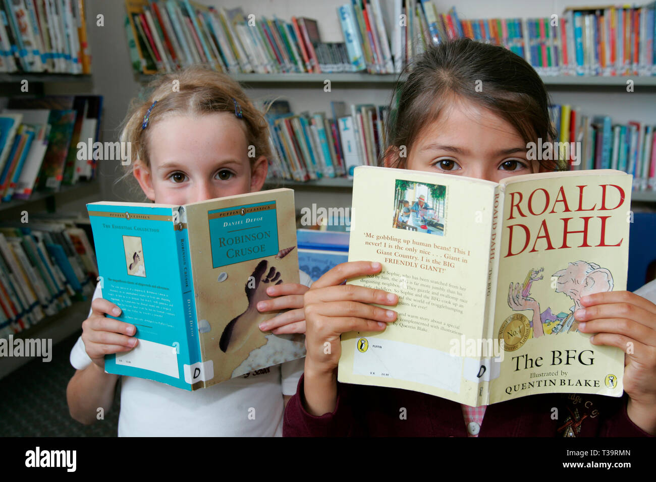 primary,school,pupils,kids,girl,boy,read,library,junior,Roald Dahl,The BFG, children's,book,books,peering,over,book,books,southern,England, Stock Photo