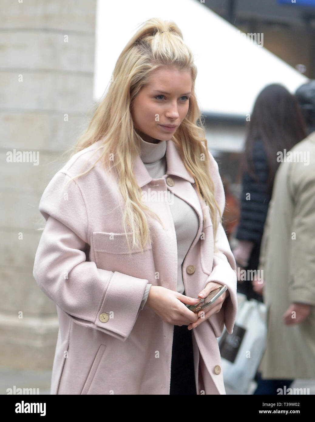 Lottie Moss at Harry's Bar, James Street enjoying lunch with Parents