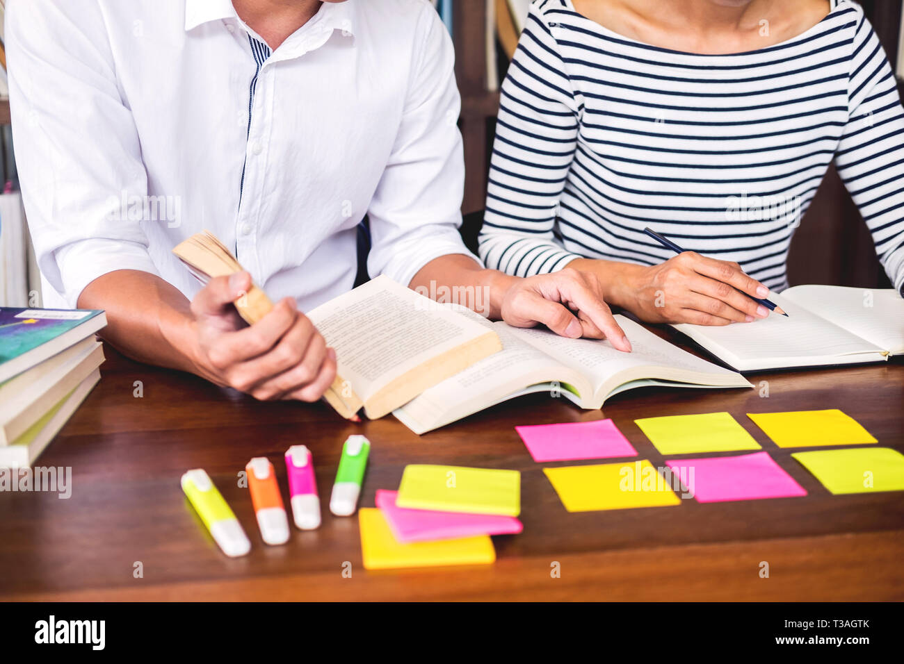Happy young team classmate friend student hi-res stock photography and ...