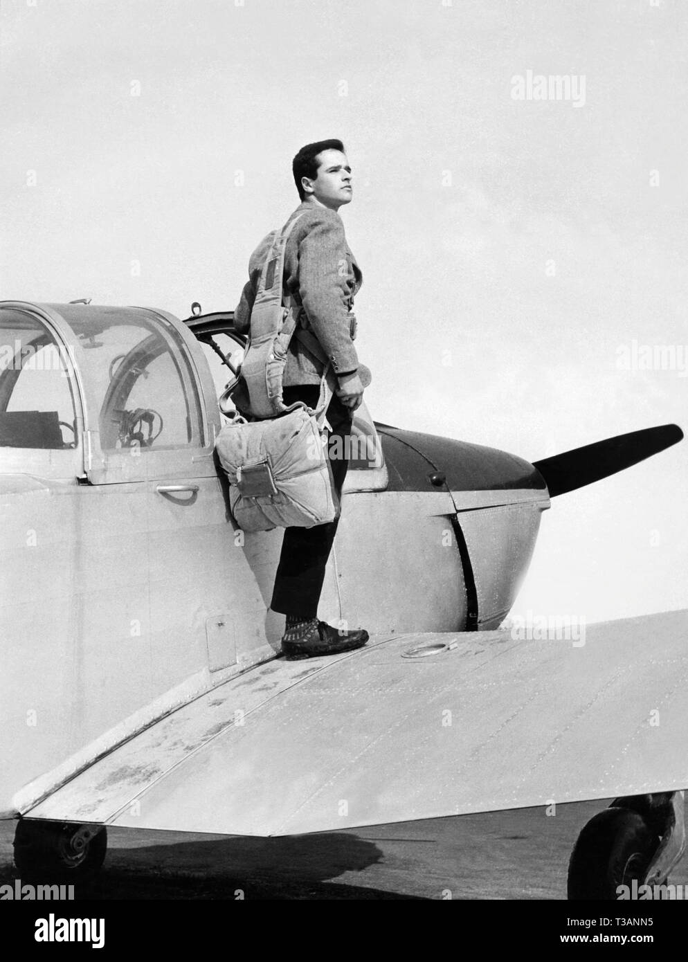 Historical airplane pilot Black and White Stock Photos & Images - Alamy