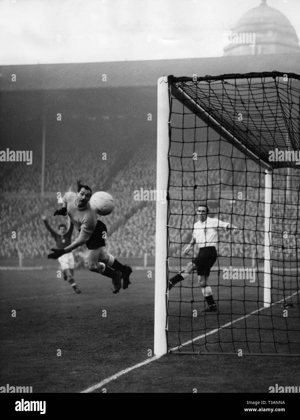Footballers Fifties Hi res Stock Photography And Images Alamy footballers-fifties-hi-res-stock-photography-and-images-alamy