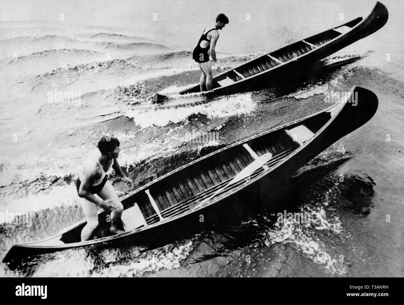 single-seater canoes carried out only by bending the knees, 1952 Stock Photo