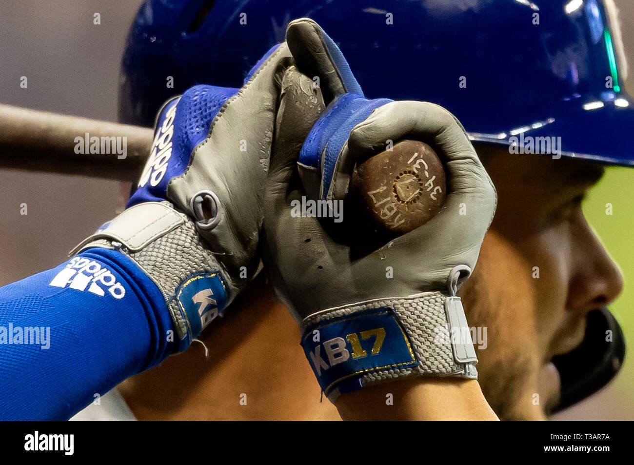 Milwaukee, WI, USA. 6th Apr, 2019. Adidas batting gloves worn by Chicago  Cubs third baseman Kris Bryant #17 during the Major League Baseball game  between the Milwaukee Brewers and the Chicago Cubs