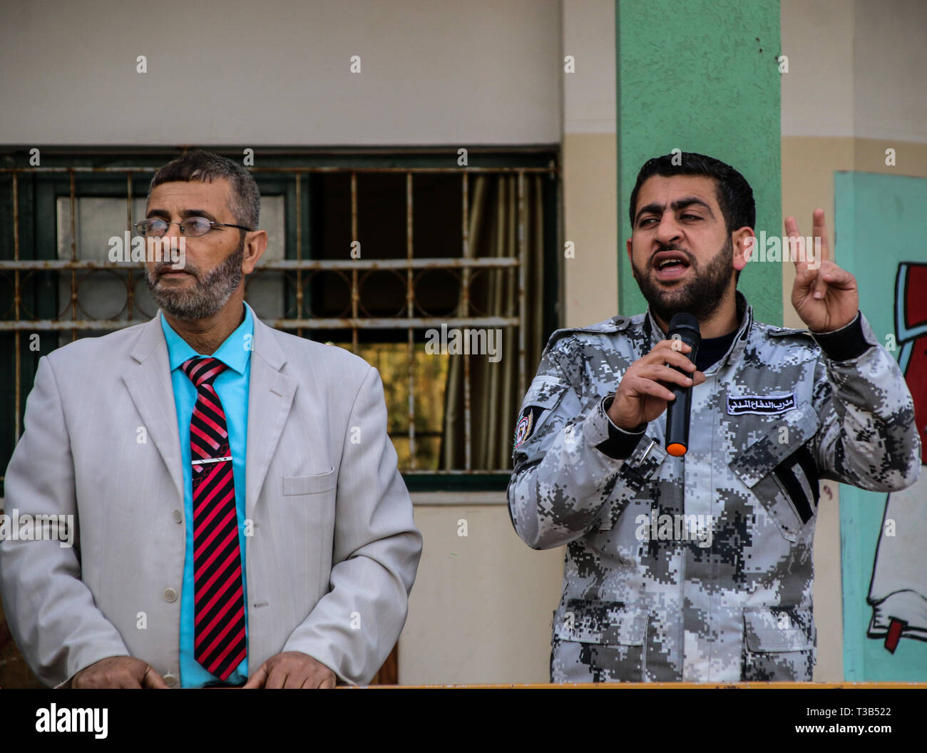 Beit Lahia, Gaza, Palestine. 8th Apr 2019. The Palestinian Directorate of Civil Defence holds some emergency response training, which include some drills and exercises, for the pupils of the Manama School in the city of Beit Lahia in the northern Gaza Strip. 8th Apr, 2019. The training aims to prepare students to respond appropriately in the event of emergencies, such as natural disasters and wars Credit: Ahmad Hasaballah/IMAGESLIVE/ZUMA Wire/Alamy Live News Stock Photo