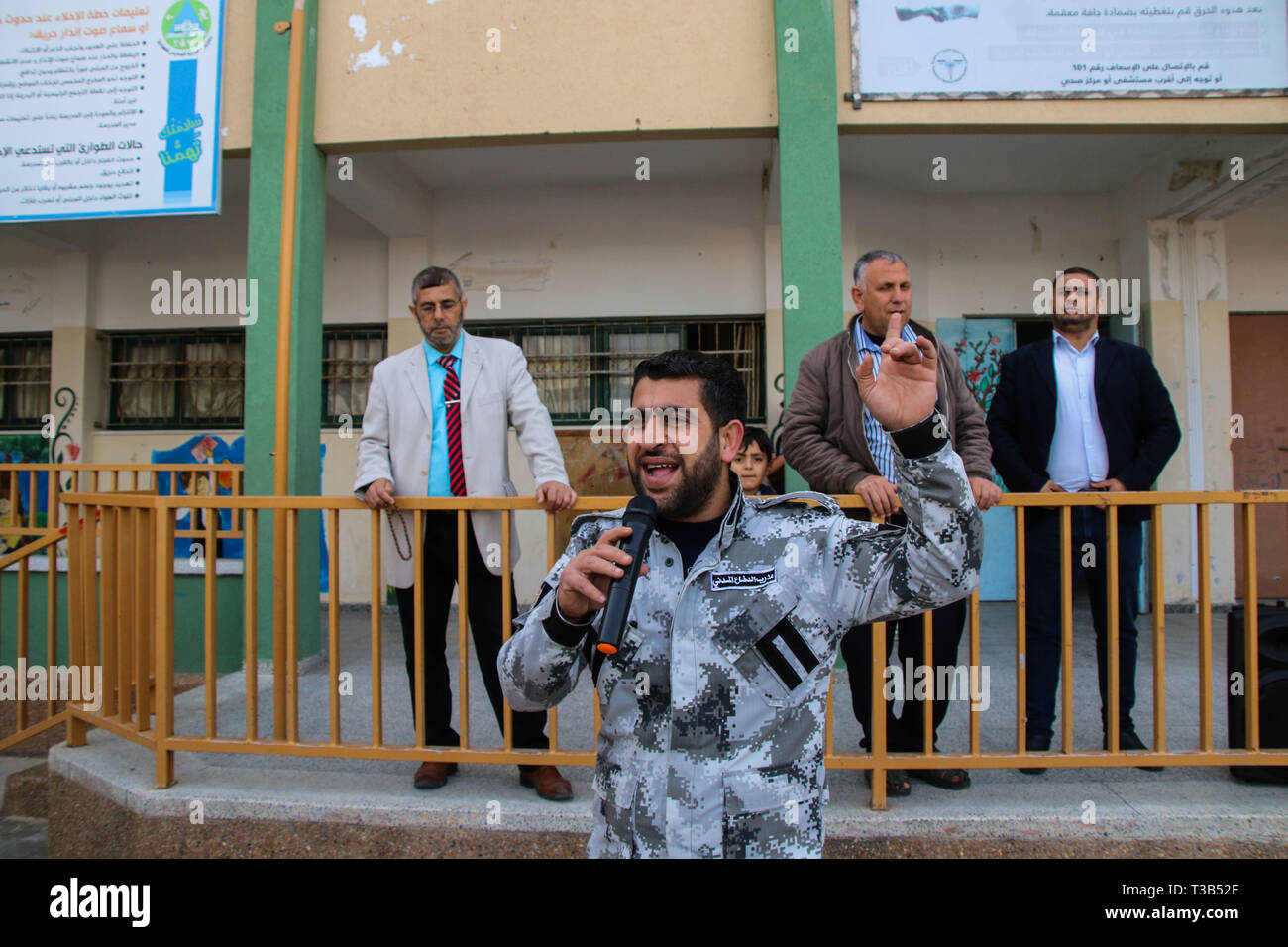 Beit Lahia, Gaza, Palestine. 8th Apr 2019. The Palestinian Directorate of Civil Defence holds some emergency response training, which include some drills and exercises, for the pupils of the Manama School in the city of Beit Lahia in the northern Gaza Strip. 8th Apr, 2019. The training aims to prepare students to respond appropriately in the event of emergencies, such as natural disasters and wars Credit: Ahmad Hasaballah/IMAGESLIVE/ZUMA Wire/Alamy Live News Stock Photo