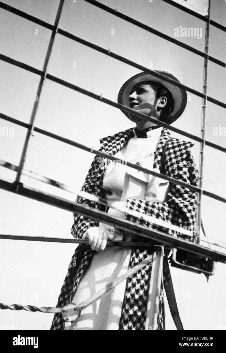 1930s fashion people hi-res stock photography and images - Alamy