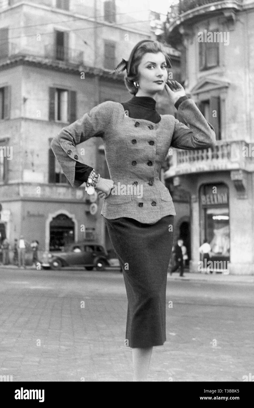 1950s Fashion Models Black and White Stock Photos & Images - Alamy
