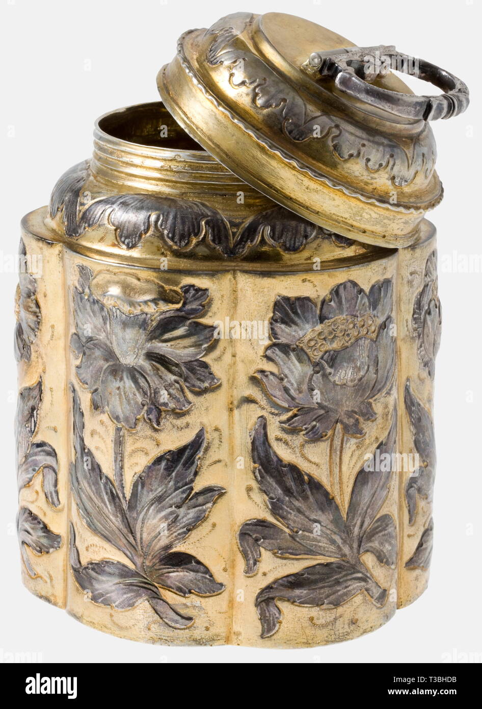 A screw cap bottle, Leipzig, circa 1692 Silver and gilt. Hexafoil body with offset shoulder and a domed screw cap with movable carrying handle. On all sides hammered and chiselled foliage and flower decorations. The bottom punched with 'L' for Leipzig, date letter 'Q' (1692 - 94), as well as '12'. Beside it two erased marks. Lid indistinctly punched. At the bottom and at the transition to the rim two small repairs. Height without handle 13.5 cm, weight 290 g. historic, historical, 17th century, handicrafts, handcraft, craft, object, objects, stil, Additional-Rights-Clearance-Info-Not-Available Stock Photo