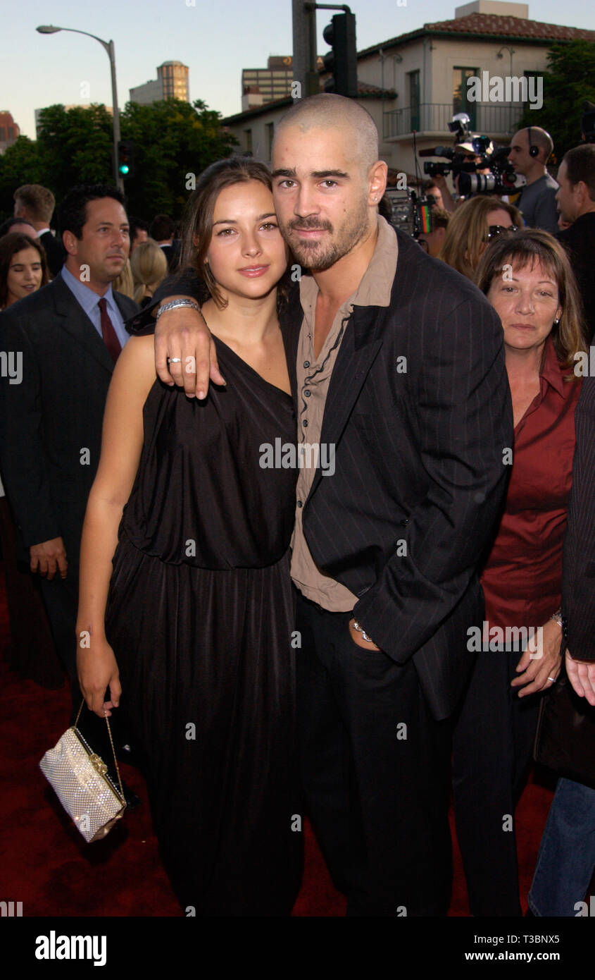 LOS ANGELES, CA. August 14, 2001: Actor COLIN FARRELL & actress AMELIA  WARNER at the Los Angeles premiere of American Outlaws. © Paul  Smith/Featureflash Stock Photo - Alamy