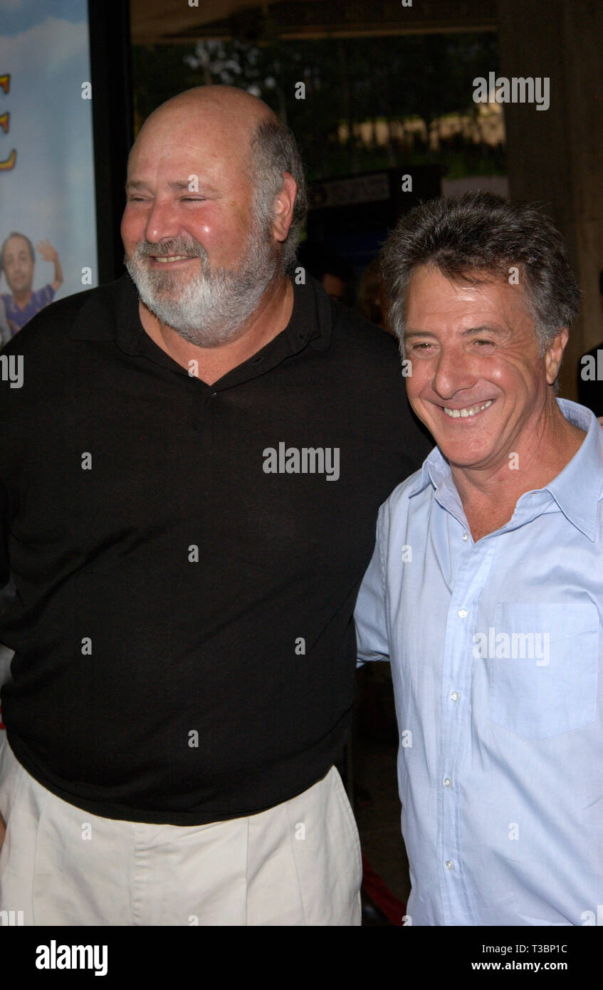 LOS ANGELES, CA. July 30, 2001: Actor DUSTIN HOFFMAN with director ROB ...