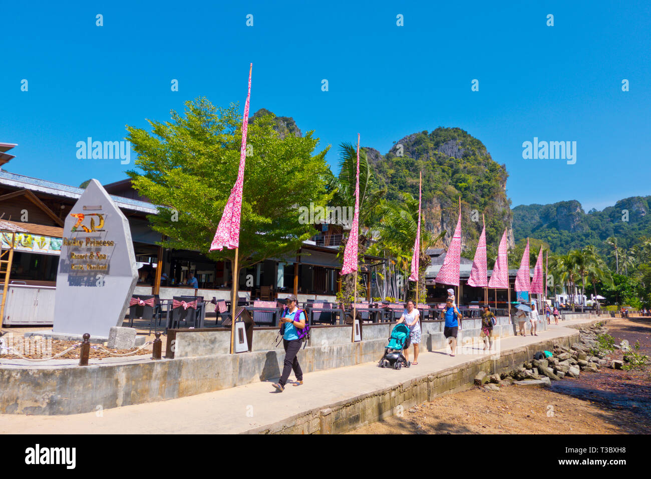 Asian family at the seaside hires stock photography and images Alamy
