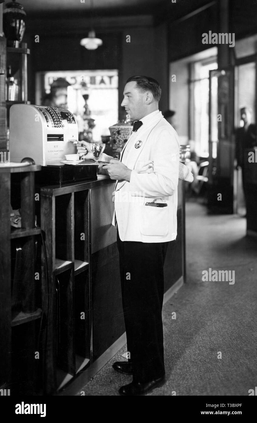 Waiter historical hi-res stock photography and images - Alamy