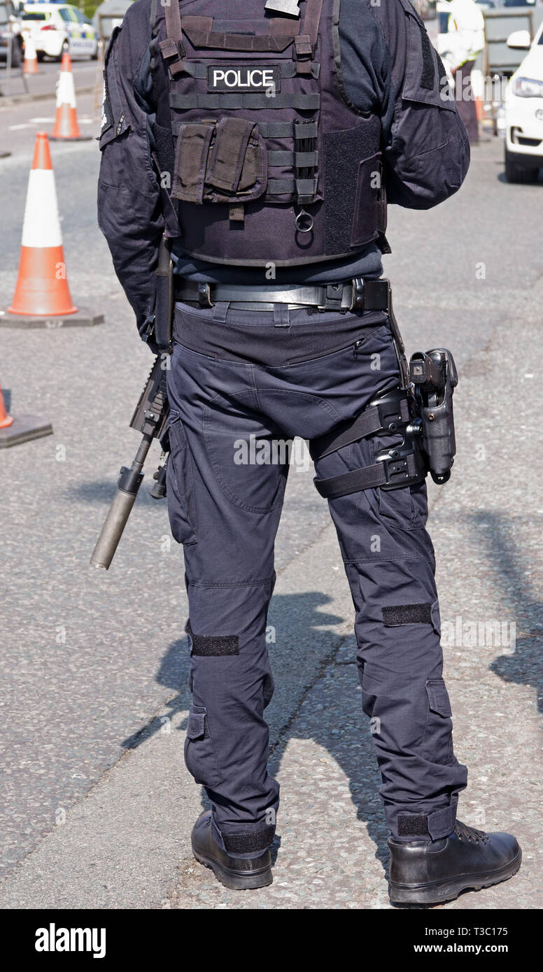 Armed british police hi-res stock photography and images - Alamy