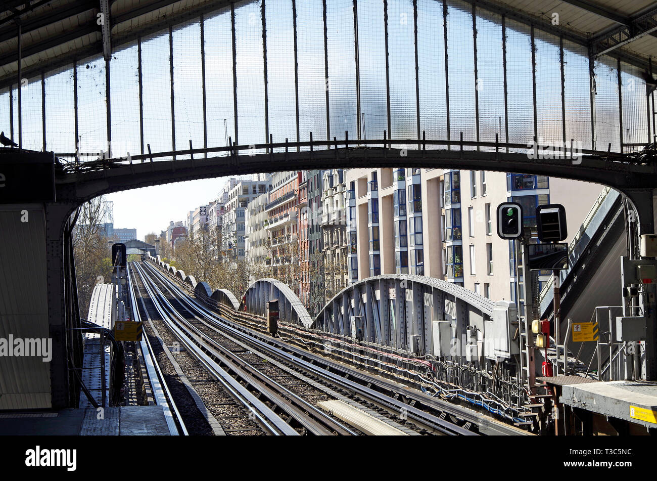 View westwards from platform level at Chevaleret Metro station on line 6, showing the tracks running on an iron viaduct above Bvd Vincent Auriol Stock Photo