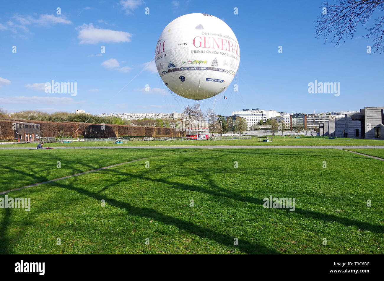 Advertising Hoarding Paris High Resolution Stock Photography And Images Alamy