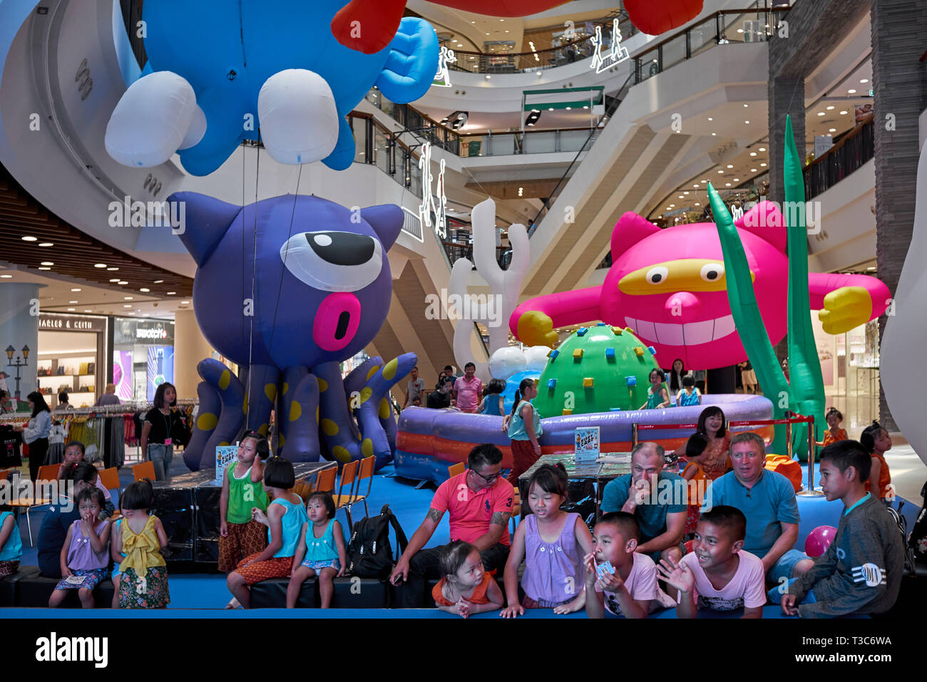 photo Shopping Mall Picture For Kids https www alamy com childrens show audience of kids and parents at a thailand shopping mall image243057958 html
