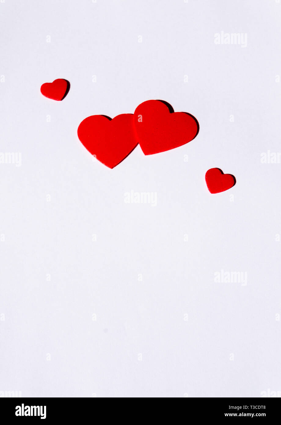 Red sparkly hearts hi-res stock photography and images - Alamy