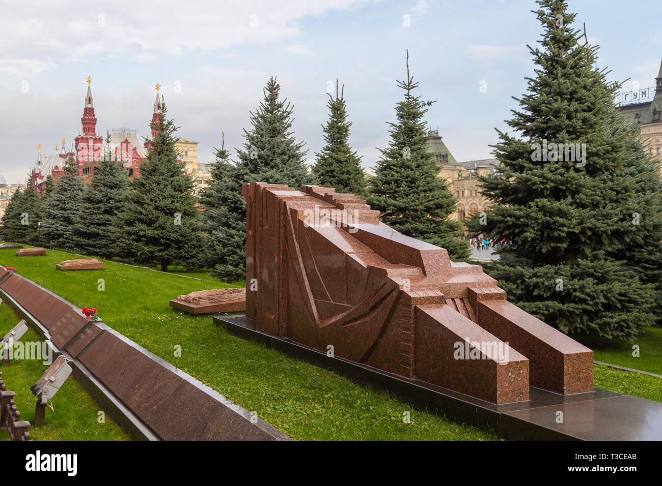 Moscow, Russia- 23 September 2014: Burials in the Kremlin Wall Necropolis. Tombs notable politicians, military leaders, cosmonauts and scientists. Stock Photo